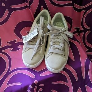 Never Worn. Cute Puma Sneakers